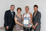 Die SHT Vorstände Beatrix Pollak und Wolfgang Knezek erhalten gemeinsam mit Petra Göstl, SHT Marketingleitung, von Judit Grubits, Country Brand Manager Superbrands Austria, das Business Superbrand Zertifikat. (c) SHT-Gruppe