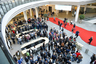 Besucherandrang am großzügigen Foyer Ost (c) IFH