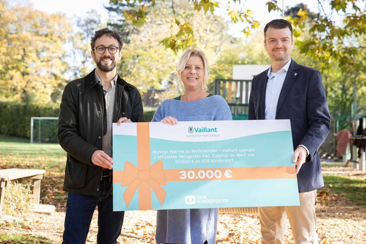 Mag. Mario Edler, SOS-Kinderdorf; Lilo Huemer, pädagogische Leiterin SOS-Kinderdorf Hinterbrühl; Dominik Dorn, Manager Marketing & Kommunikation Vaillant Österreich