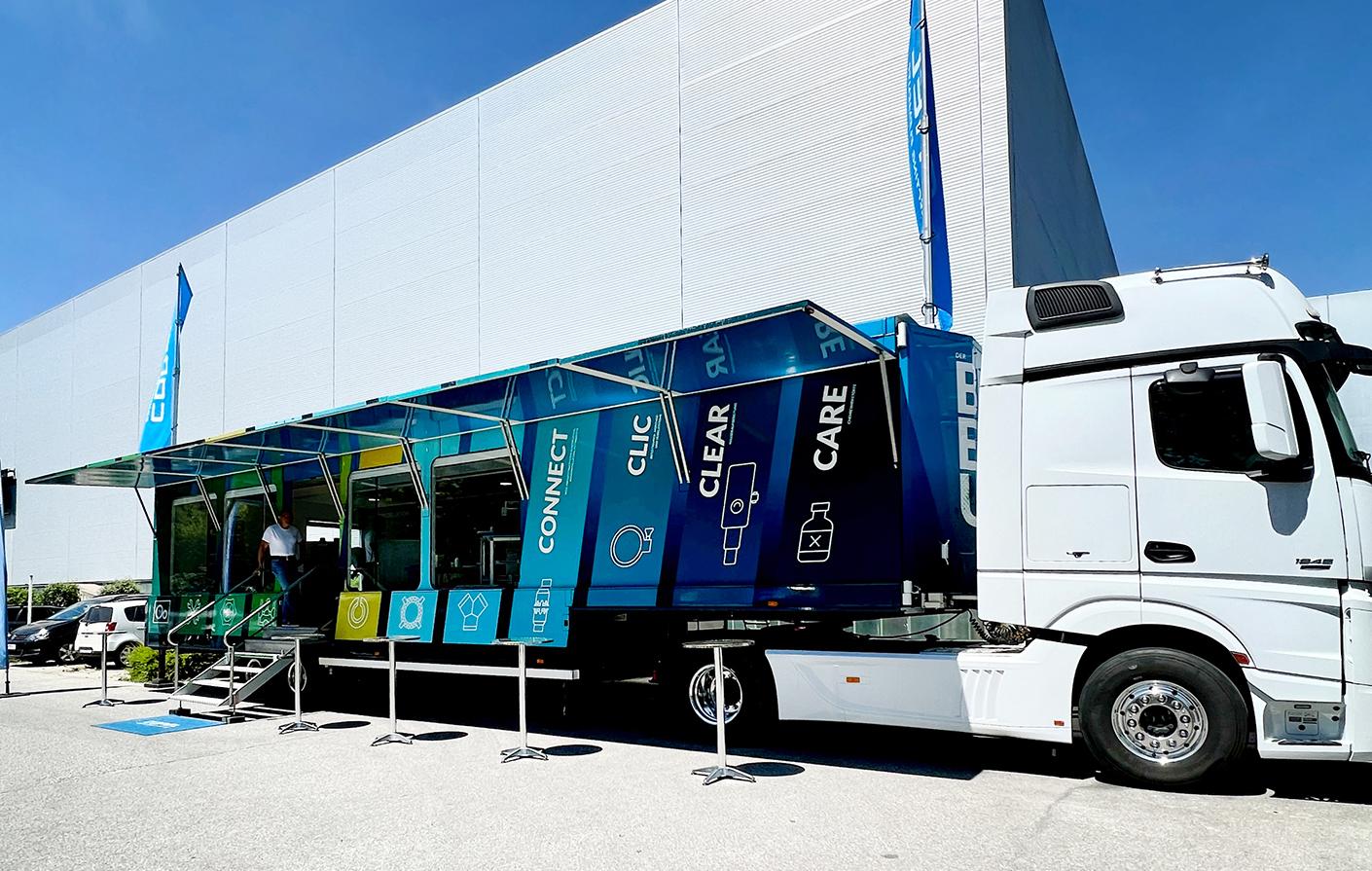 In ganz Österreich für die Installateurpartner unterwegs: CONEL Truck, prall gefüllt mit dem breit gefächerten Sortiment für die gesamte Hausinstallation.