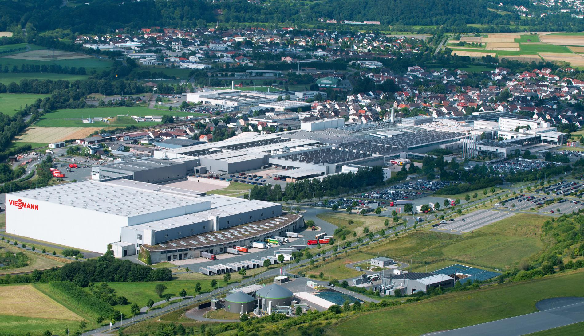 Der Viessmann Standort in Allendorf (Eder) hier wird die gigantische Summe für die Forschung und Entwicklung sowie für den Ausbau der Produktionskapazitäten von Wärmepumpen investiert.