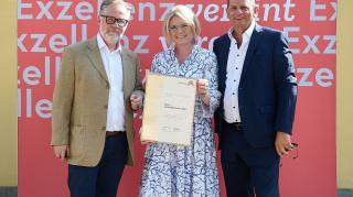 vlnr: Stephan Resl (Bacon Gebäudetechnik GmbH), Monica Rintersbacher (Geschäftsführerin Leitbetriebe Austria), Erich Horvath (Bacon Gebäudetechnik GmbH)