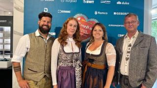 Das Schauraum-Team zünftig gekleidet.