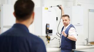 Praxis wird bei den Vaillant Trainings vor Ort groß geschrieben.