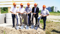 Beim Spatenstich (v.l.n.r.) Niederlassungsleiter Wien Michael Holasek, GF Viessmann Österreich Peter Huber, Vizebürgermeister Brunn am Gebirge Matthias Müller, Architekt Wolfgang Harmach, BIM Michael Mattes