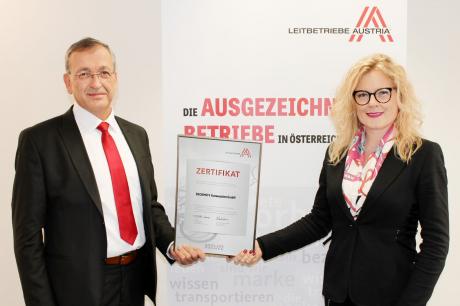 v.l.n.r.: Walter Eichner (Business Development Manager, BECKHOFF Automation), Monica Rintersbacher (Geschäftsführerin Leitbetriebe Austria)