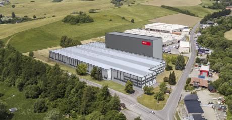 Das neue Wärmepumpen-Werk in Istebné/Slowakei wird neben der bereits bestehenden Produktionshalle erbaut und  2024 den Betrieb aufnehmen