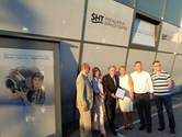 v.l.n.r.: Robert Paar, VP Sales SHT, Stadträtin Manuela Rommer-Sauerzapf, Vzbgm und Landtagspräsident Franz Gartner, Beatrix Pollak, SHT Vorstandssprecherin, Norbert Ossberger, ISC Leitung Österreich, GR Clemens Zinnbauer