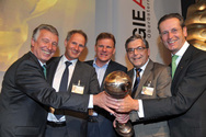 v.li.: Helmut Mödlhammer (Gemeindebundpräsident), Dr. Roland Wernik (Salzburg Wohnbau GF), DI Michael Strebl (GF Salzburg Netz), Energie-Landesrat DI Dr. Josef Schwaiger und Wolfgang Schneider (Siemens AG Österreich, NL Salzburg).