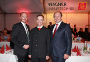  (v.l.): Bürgermeister Thomas Priewasser, Herbert Aichinger (phG Wagner Haustechnik) und Hans-Peter Moser (phG GC Österreich)Wagner Haustechnik