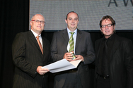 Die Verleihung des Messe Marketing Awards 2008 in Wien. V.l.n.r.: Reinhard Starl (Prokurist Haustechnik domo), Mag. Albert Bucar (Geschäftsführung domo), Dr. Gerhard Puttner (Messe Austria)