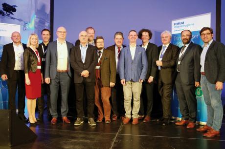  v.l.: Thomas Bimmelmayr, Mag. Martina Gaspar, Dr. Alexander Kirschner, DI Jörg Eberhard, DI Wolfgang Hentschel, Dr. Lothar Erdinger, Dr. Alexander Blacky, Marcel Lüscher, Martin Taschl, DI Olaf Heinecke, Mag. Peter Wirth, Dr. Ojan Assadian, Andreas Jäger