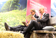 Bequem arbeiten mit GC ONLINE PLUS: Johannes Kainz (links) und Ulrich Zehentner, GC ONLINE PLUS-Berater, zeigen wie's geht