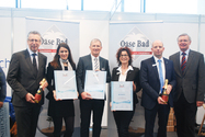 Mag. Michael Bauer und Christine Steinauer (Laufen), Bernhard Karlsberger (Hansa), Evelyn Sillip und Christian Buchbauer (Geberit) freuen sich über die Auszeichnung als „Österreichs beliebteste OaseBad Marke 2018“, durch BIM-Stv. Karl Pec