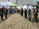 v.l.n.r.: Peter IWANOFF - Gemeinderat Stadt Salzburg, Ing. Josef TATZL - Baumeister, Mag. Wolfgang HIEGELSBERGER - Landesinnungsgeschäftsführer der SHL-Techniker, Dr. Wilfried HASLAUER – Salzburgs Landeshauptmann Stellvertreter, Günther ALTENBERGER – Leit