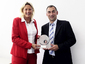 Pipelife Austria-GF Mag. Franz Grabner und die Projektverantwortliche "Webshop", Mag. Susanne Heissenberger, mit dem ersten "Digitalization Award" der Pipelife Gruppe (c) Pipelife Gruppe