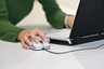 Gemeinsam Strategien für den sinnvollen Umgang mit dem Internet zu erarbeiten, ist Ziel des Hansgrohe Workshops rund um das moderne Kommunikationsmedium. Bei den vier Terminen für 2009 zeigt ein erfahrener Trainer Risiken und Chancen für das Sanitärhandwe