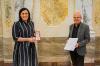BM Elisabeth Köstinger mit Leo Lasselsberger bei der Auszeichnung (c) BMLRT/Christian Lendl